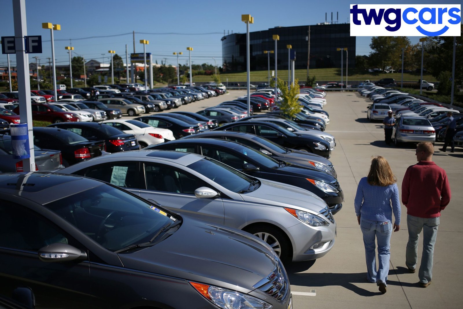 5 Reasons Why You Should Consider Hiring Used Car Dealers’ Services